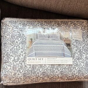 King Size Quilt Set in Gray and White